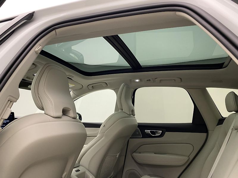 Volvo XC60 T8 AWD RECHARGE REZERVACE - fotka 31 z 66