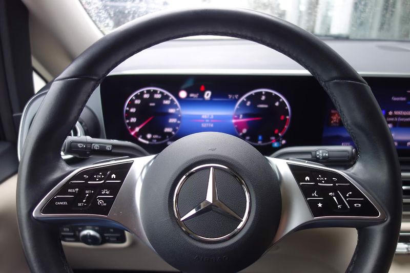 Mercedes-Benz Třídy V Marco Polo 300d AIR MULTIBEAM - fotka 13 z 27