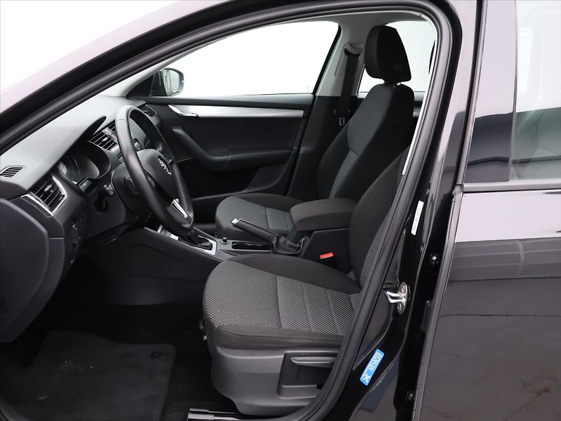 Škoda Octavia 2,0 TDI DSG Ambition 1.Maj. - fotka 11 z 29