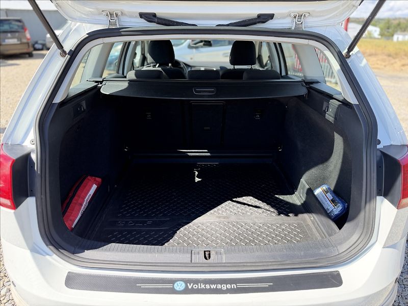 Volkswagen Golf 1,6 TDI NAVIGACE +SADA ALU KOL - fotka 20 z 25