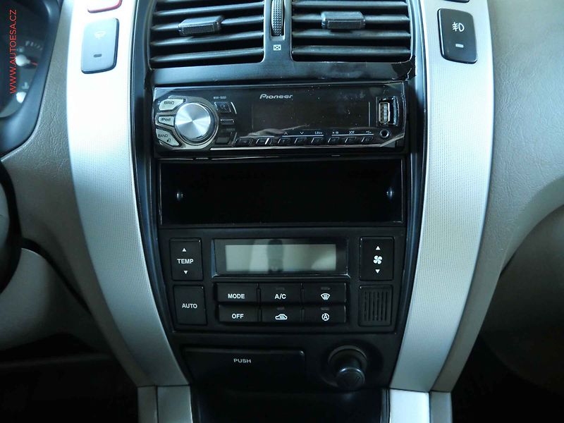 Hyundai Tucson (2008) 2.0CRDi, AC, TZ - fotka 13 z 18