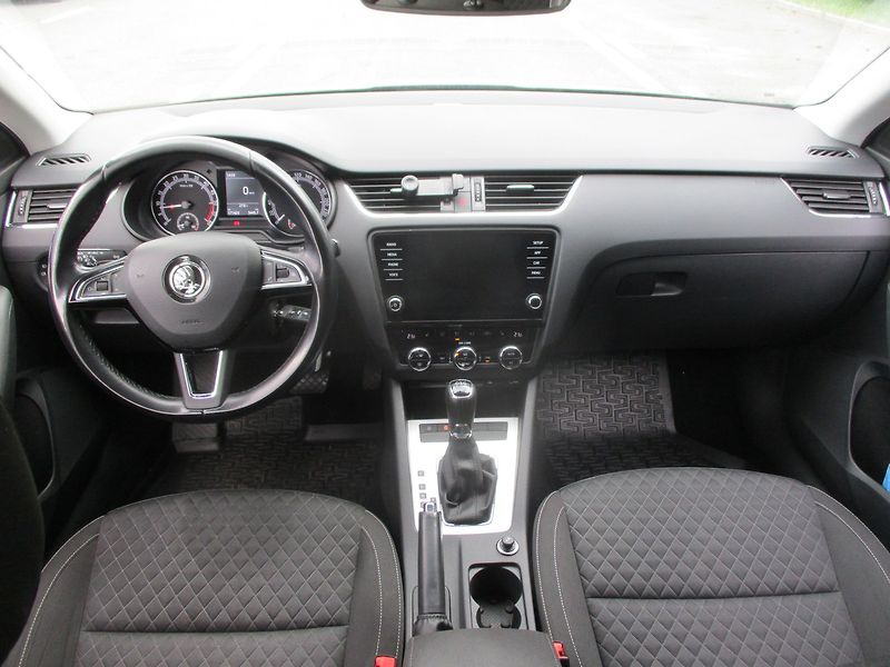 Škoda Octavia 2,0 TDi Drive DSG panorama - fotka 9 z 28
