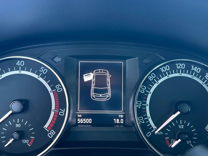 Škoda Fabia (2019) 1.0TSi MONTE CARLO, APP, LED - fotka 10 z 19