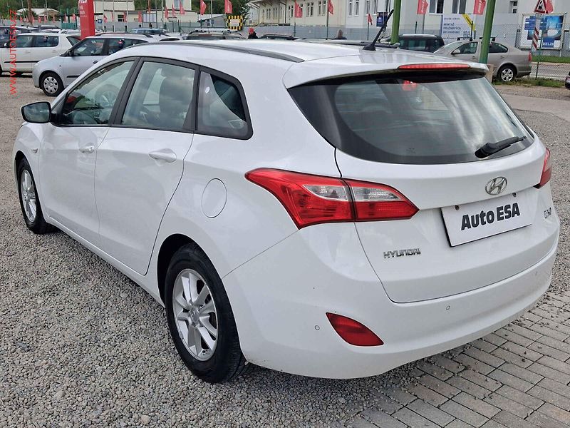 Hyundai i30 (2016) 1.6 CRDI, 2.maj,ČR, servis - fotka 6 z 19