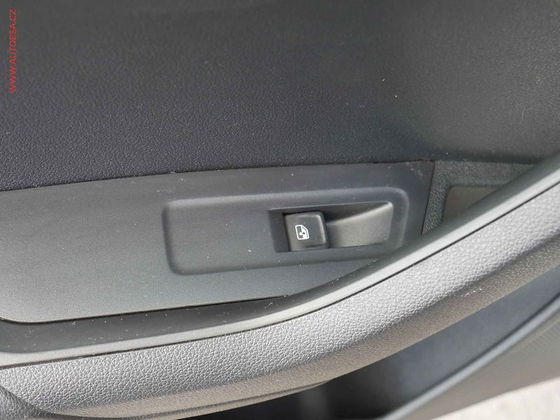Škoda Karoq (2018) 1.6 TDi, ČR, LED, AC, TZ - fotka 12 z 19