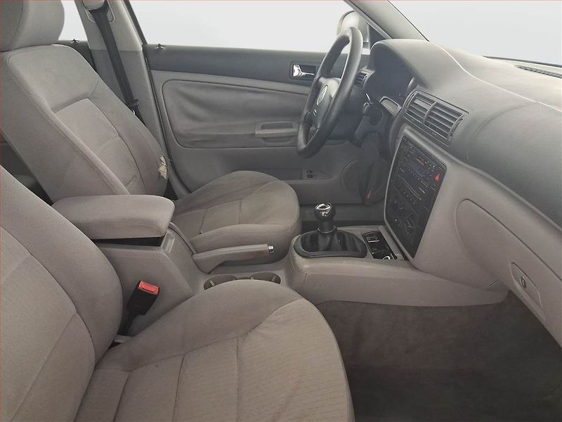 Volkswagen Passat (2004) Comfortline 1.9 TDI, po STK - fotka 9 z 20