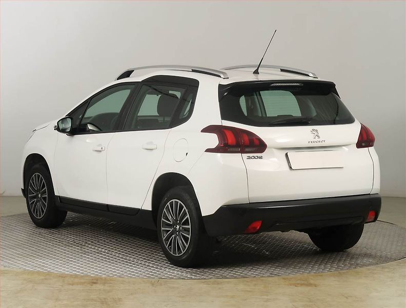 Peugeot 2008 (2018) 1.2 PureTech, Park. senzory - fotka 4 z 16