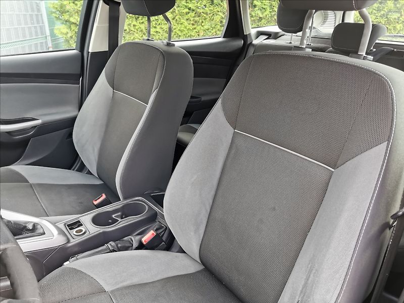 Ford Focus 1.6 Ti-VCT Trend - fotka 9 z 12