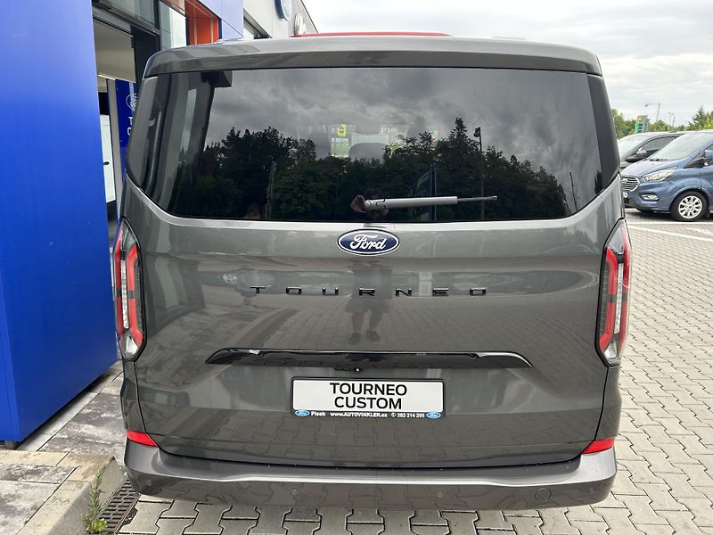 Ford Tourneo Custom Titanium L2 2.0 EcoBlue 110 kW - fotka 6 z 36