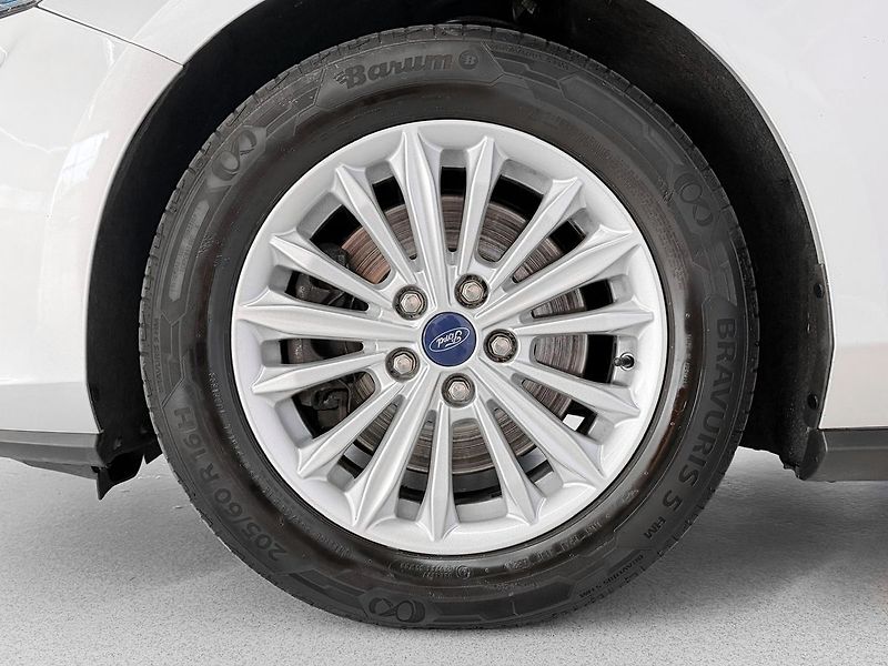 Ford Focus 1.5TDCi ECO BLUE A/T TITANIUM, - fotka 9 z 22