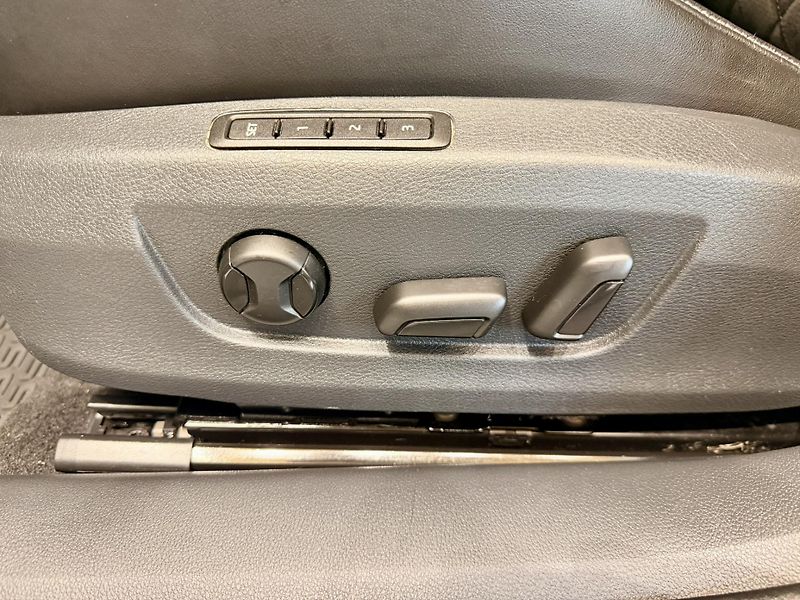 Škoda Superb 2.0 TDi DSG 4x4 Sportline - fotka 28 z 33