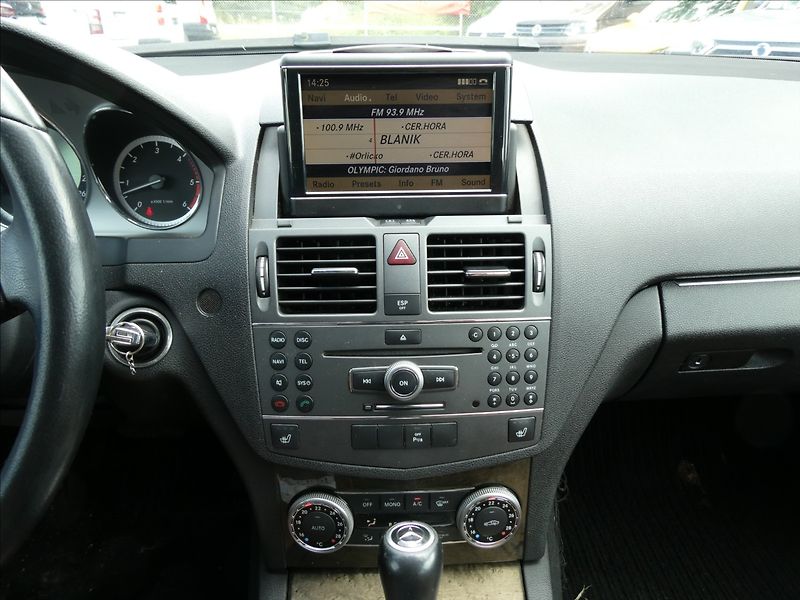 Mercedes-Benz Třídy C 3,0 350D V6 170kW 2x kola, AUT - fotka 19 z 29