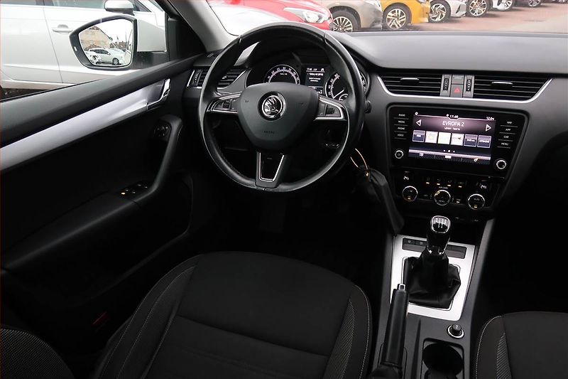 Škoda Octavia (2017) 1.6 TDI, Navi, Tempomat - fotka 7 z 16