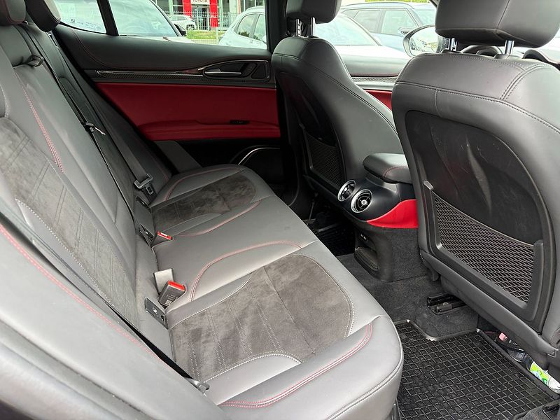 Alfa Romeo Stelvio 2.9 V6 BITURBO 510K AT8 QUADRI - fotka 8 z 10