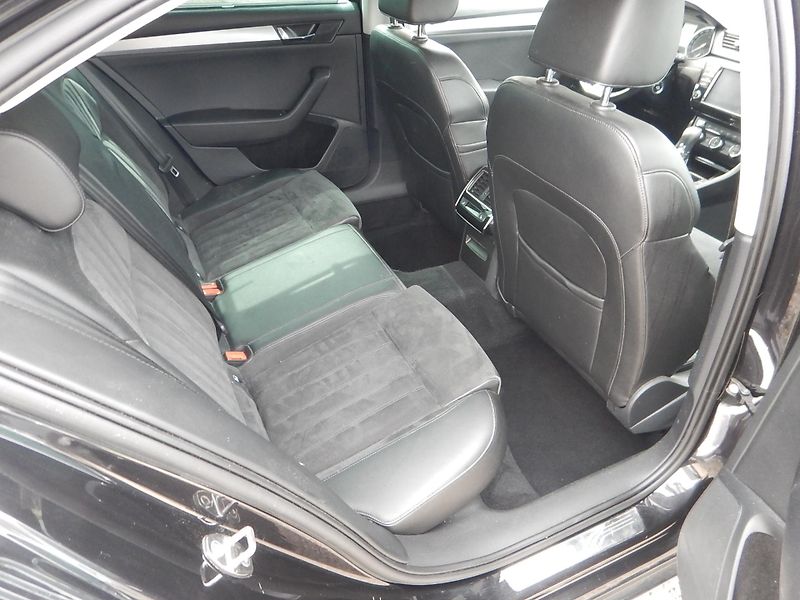 Škoda Superb 2.0 TDI, DSG, 4x4, TAŽNÉ - fotka 12 z 35