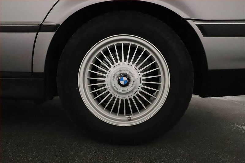 BMW Řada 7 (1994) 740i, Automat, Kůže, Tempomat - fotka 20 z 20