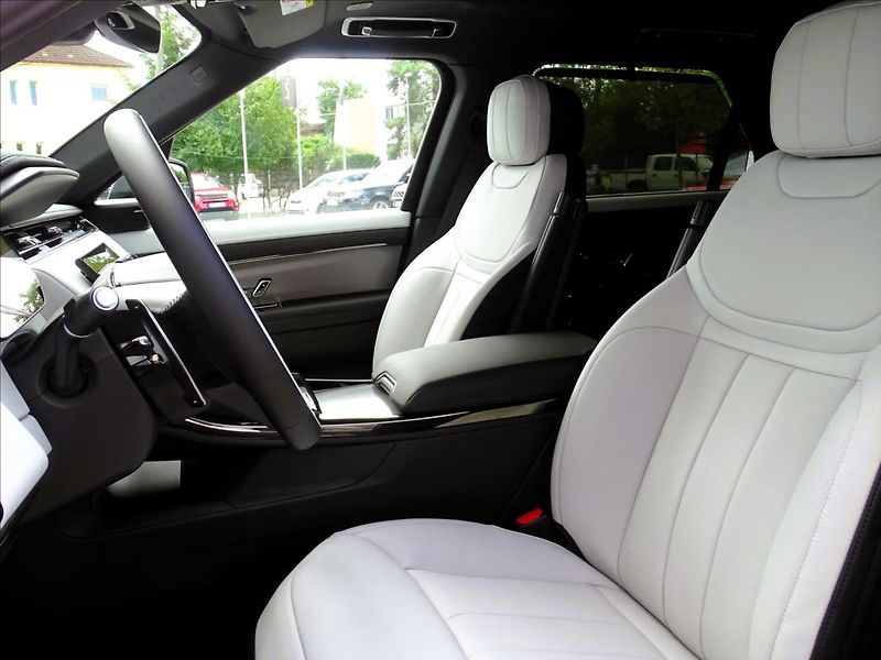 Land Rover Range Rover Sport (2026) 3,0 D250 SE AWD* - fotka 9 z 27