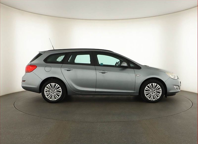 Opel Astra (2013) 1.4 T, Tempomat - fotka 6 z 12
