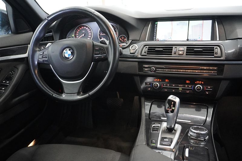 BMW Řada 5 520D 140kW AUTOMAT - fotka 25 z 31