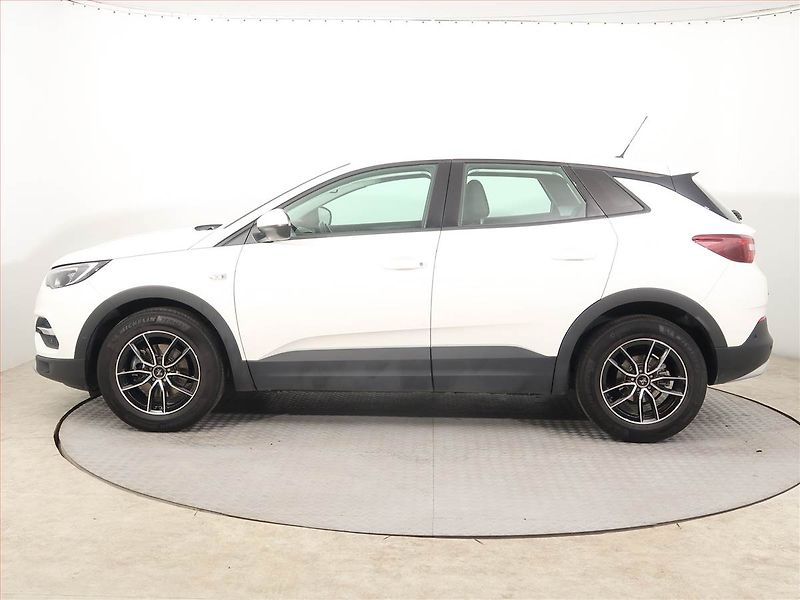 Opel Grandland X (2021) 1.2 Turbo, ČR,1.maj - fotka 3 z 14