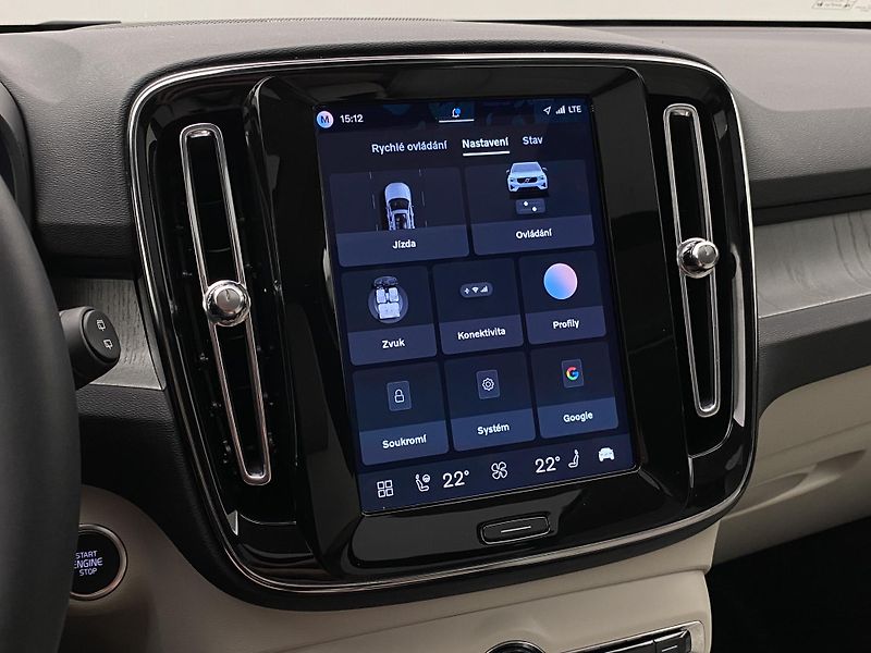 Volvo XC40 B4 DARK ULTRA AUT CZ - fotka 46 z 60