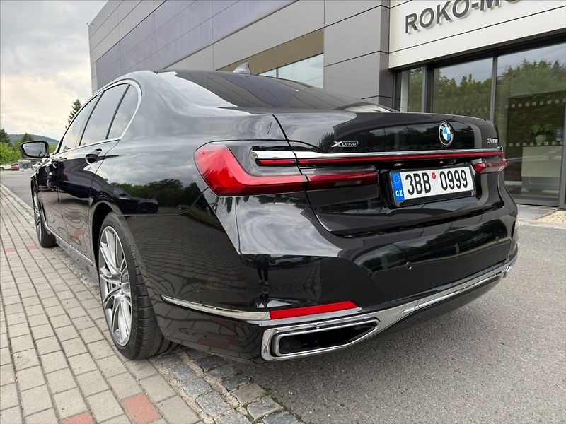 BMW Řada 7 3,0 xDrive 740d - fotka 8 z 39