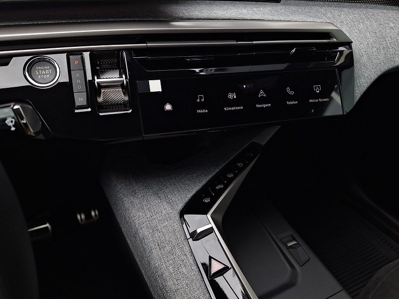 Peugeot 5008 (2025) GT Hybrid 145 e-DCS - fotka 20 z 24