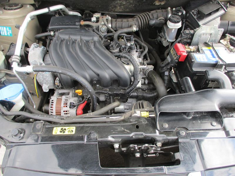 Nissan Qashqai (2013) 1,6i - fotka 10 z 11