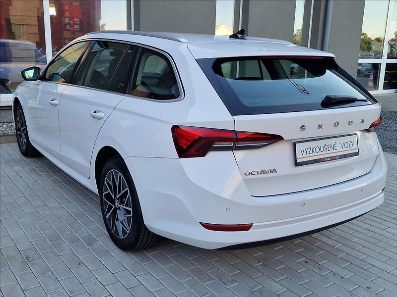 Škoda Octavia 2.0 TDI Style Combi,ČR,1.Maj. - fotka 8 z 49