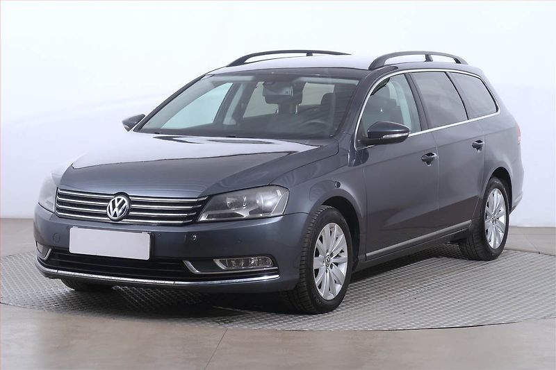 Volkswagen Passat (2012) 2.0 TDI, Automat - fotka 2 z 18