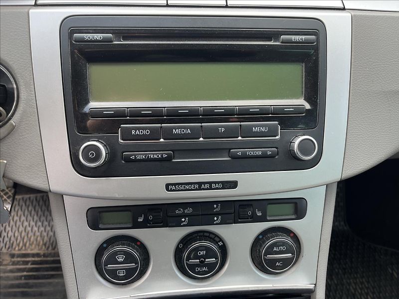 Volkswagen Passat 1,9 TDi KLIMA ROZVODY - fotka 16 z 32