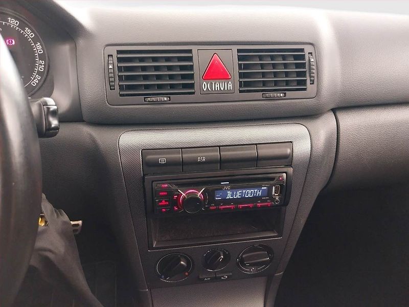 Škoda Octavia (2010) 1.9 TDI , nová STK, udržované - fotka 12 z 17