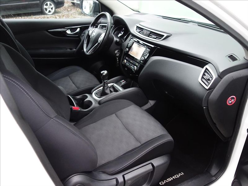 Nissan Qashqai 1,5 81kW NAVI - fotka 32 z 39