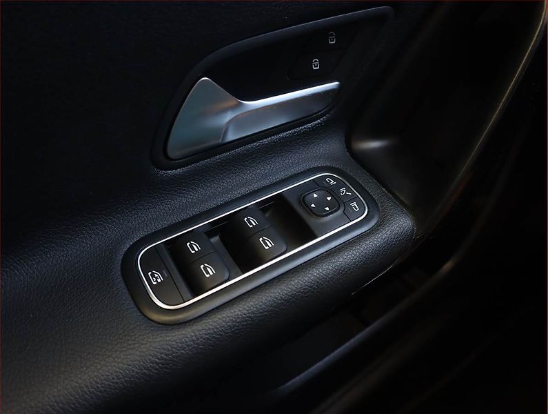 Mercedes-Benz Třídy A (2019) A 180 d, Automat, Kůže, Navi - fotka 25 z 27