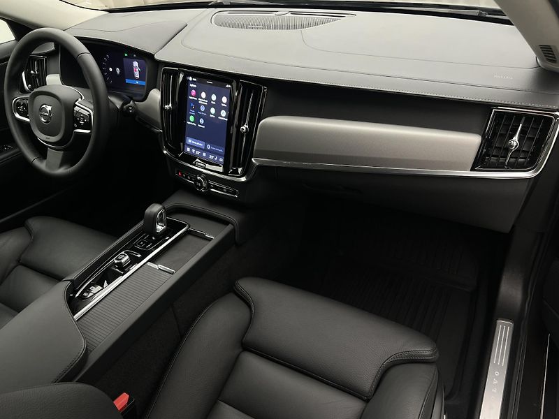 Volvo V90 CC B4 AWD BRIGHT PLUS AUT CZ - fotka 22 z 45