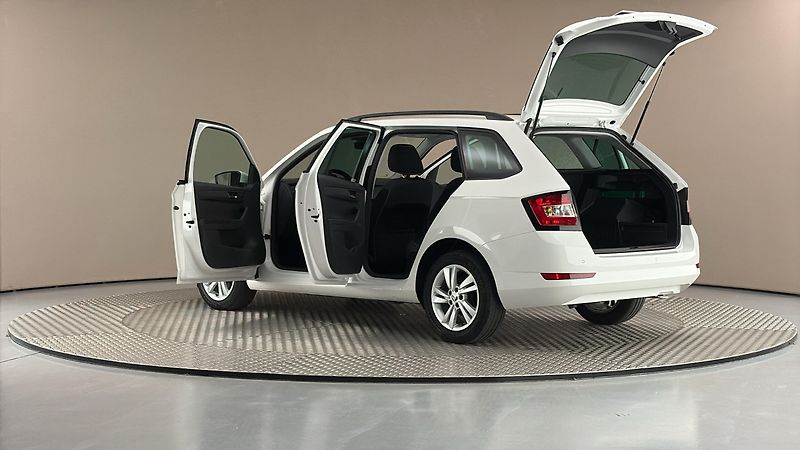 Škoda Fabia 1.0 TSI Ambition Combi - fotka 7 z 24