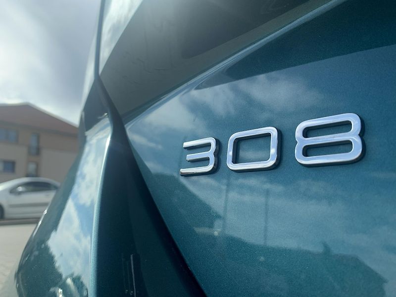 Peugeot 308 SW e-ALLURE PACK PHEV 1.6 AT8 - fotka 26 z 31