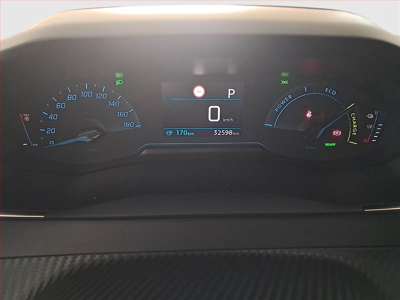 Peugeot 2008 (2023) Allure 50 kWh, SoH 99% - fotka 11 z 19