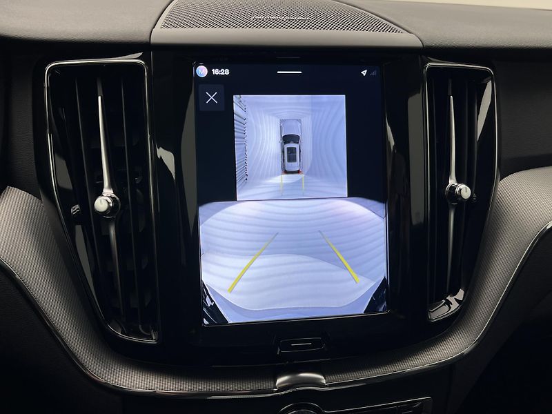 Volvo XC60 B5 AWD PLUS DARK AUT REZERVACE - fotka 28 z 44