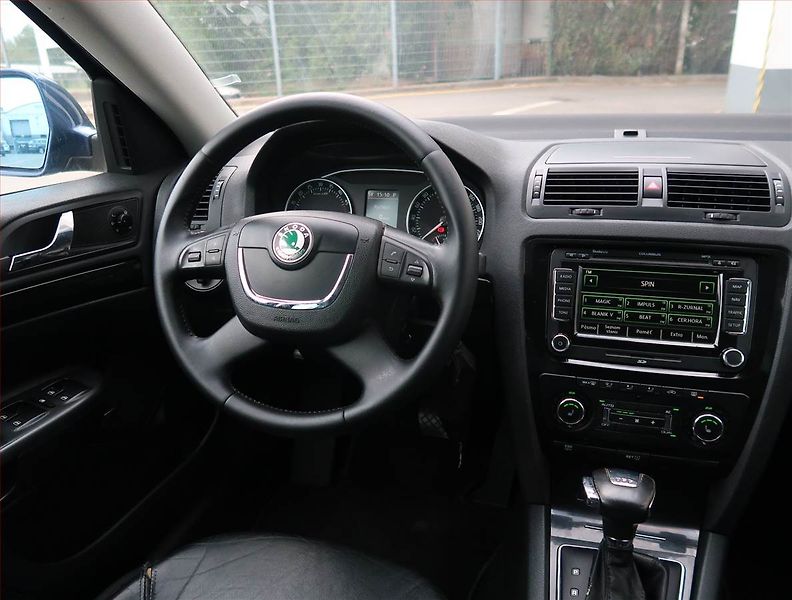 Škoda Octavia (2009) Laurin&Klement 2.0 TDI - fotka 7 z 26