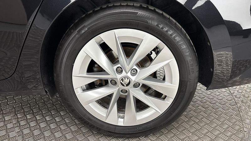 Škoda Octavia 2.0 TDI DSG 4x4 Style Combi - fotka 19 z 25