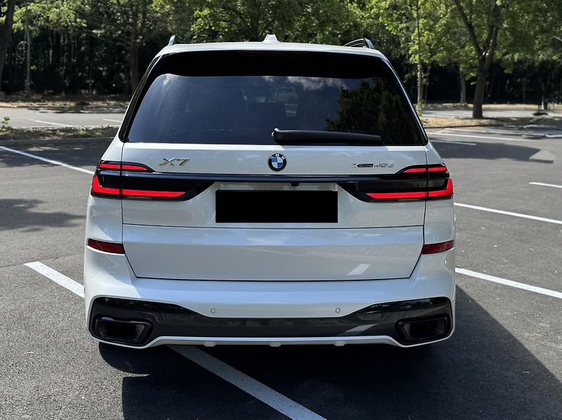BMW X7 40d xDrive Msport PRO | max  - fotka 6 z 38
