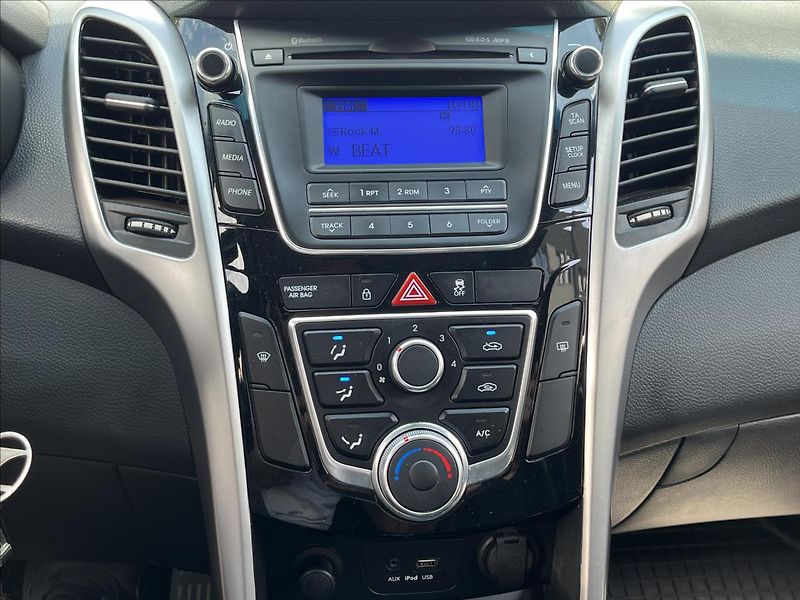 Hyundai i30 1,6 i  Trikolor Komfort - fotka 14 z 22
