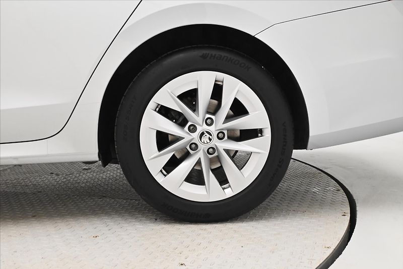 Škoda Octavia 2,0 TDI 110 kW DSG Style Záruk - fotka 32 z 32