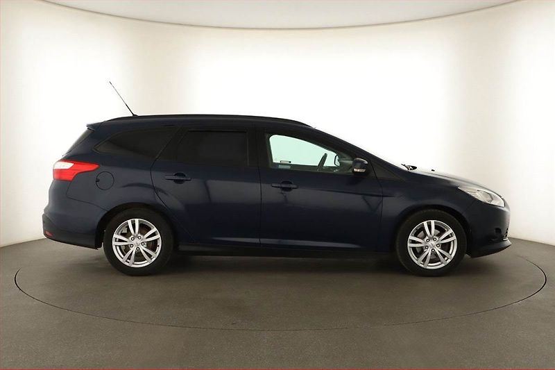 Ford Focus (2013) 1.6 TDCi, Park. senzory - fotka 6 z 16