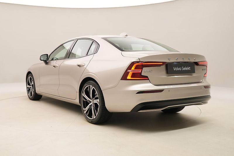 Volvo S60 B5 AWD DARK ULTIMATE REZERVACE - fotka 10 z 57