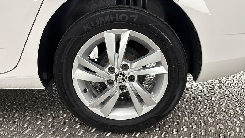 Škoda Fabia 1.0 TSI Ambition Combi - fotka 19 z 24