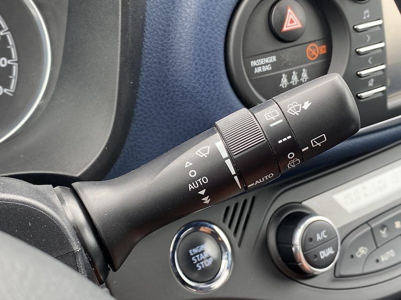 Toyota Yaris 1.5i, ČR, Selection, záruka - fotka 15 z 33
