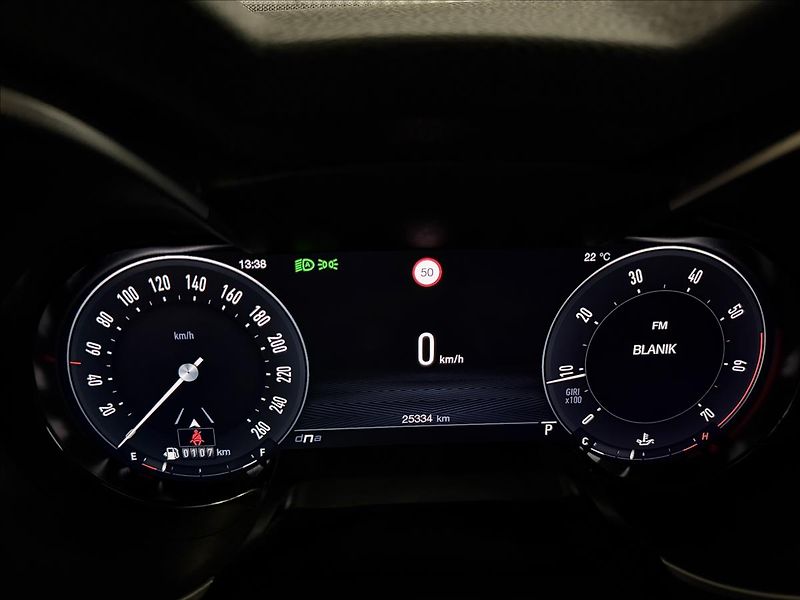 Alfa Romeo Stelvio VELOCE 206kW Q4 PANO LED R21 - fotka 17 z 41