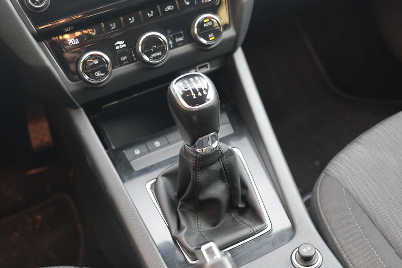 Škoda Octavia 1.5 TSI 110 kW Style LED Tažné - fotka 23 z 35